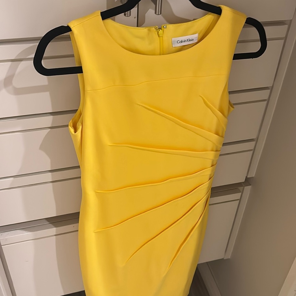 Calvin Klein Sunburst Sheath Midi Dress. Size 10 Light Lime Green Sleeveless